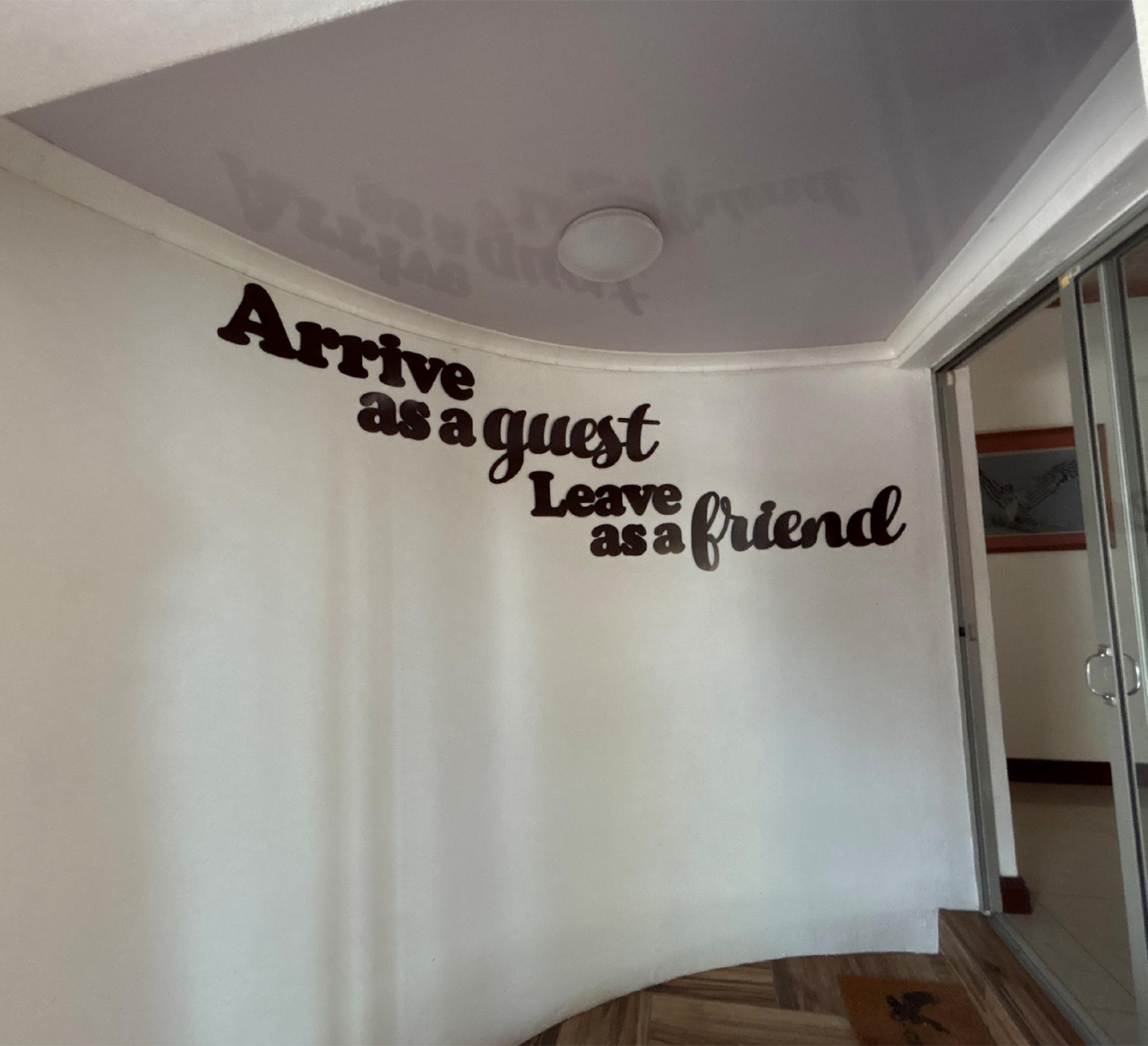 Side view of serving station